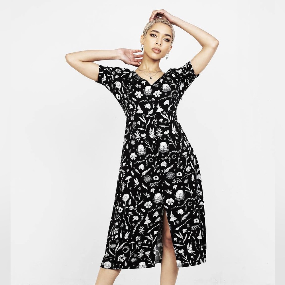 Disturbia Hedge witch midi dress